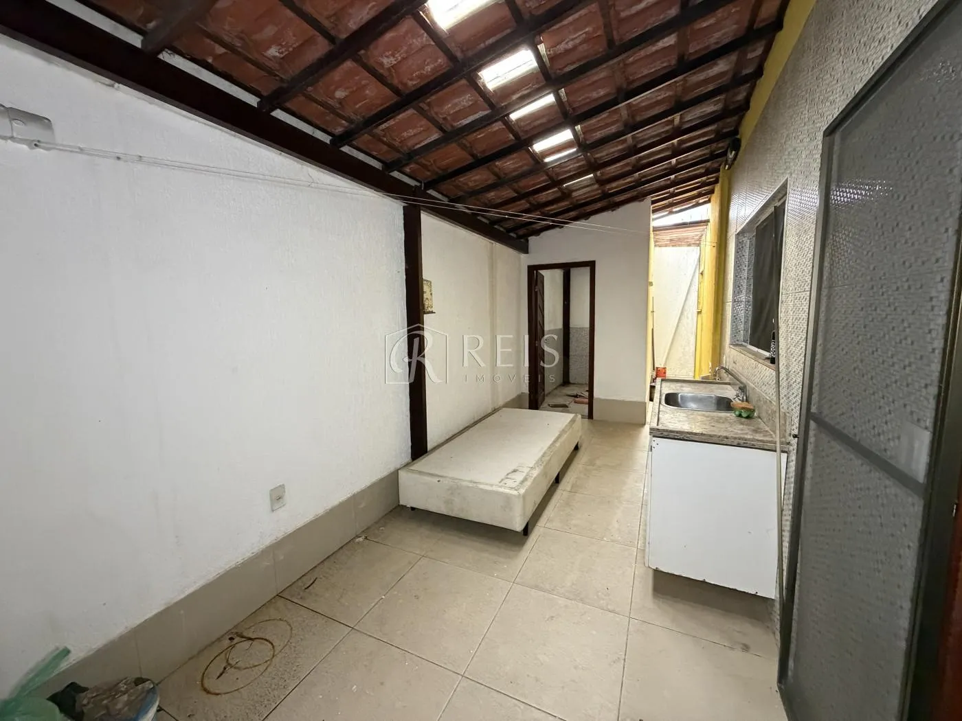 Imagem Casa para Venda em Rio das Ostras, Chácara Mariléa, 3 dormitórios, 1 suíte, 4 banheiros, 2 vagas