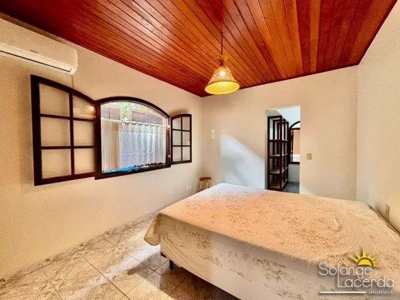 Imagem Bela Casa - Rica em Madeira - 6 Dormitórios - Escritura Definitiva - Residencial ou Comercial - Confira!