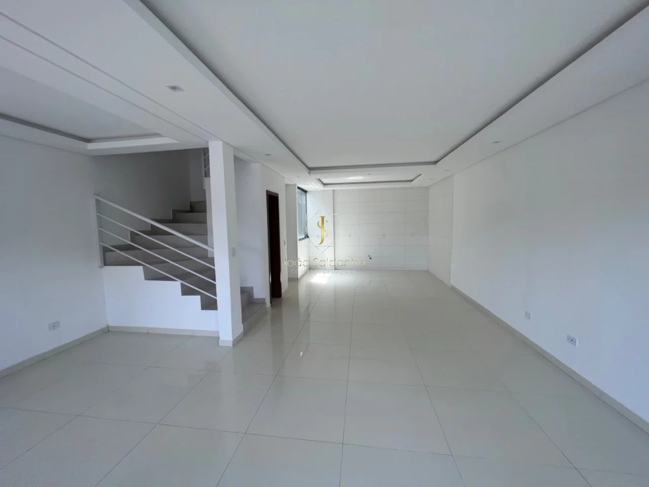 Imagem Sobrado em Guaratuba localizado no Balneário Eliane em rua asfaltada!!!