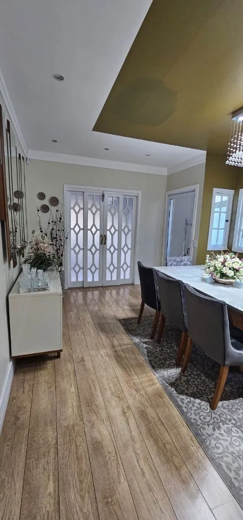 Imagem Imperdível casa à venda em Santo André-SP, bairro Santa Maria: 4 quartos, 2 suítes, 3 banheiros, 4 vagas de garagem, 310 m².
