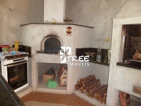 Imagem CASA A VENDA EM MOGI DAS CRUZES LOCALIZADO NO CONDOMÍNIO MONTEREY VILLE COM A/T: 600m² A/C: 390m² distribuídos em 3 suítes, sala de estar, sala de jan