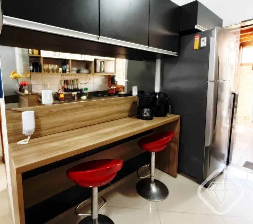 Imagem Casa em condomínio no bairro Hípica, semi mobiliada, totalmente reformada com pátio amplo e excel...