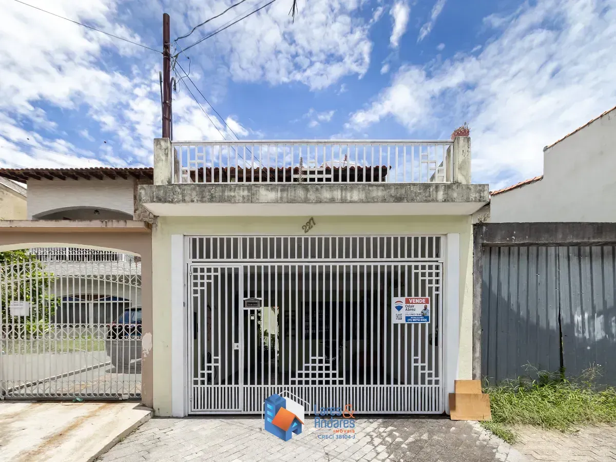 Foto do imóvel Sobrado para venda em Conjunto Residencial Vista Verde com 3 quartos, sendo 1 suíte, 170m² em Rua Roberto Boyle