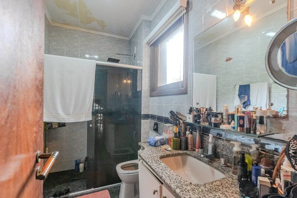 Imagem Casa 400m² - 5 dormitórios, 4 vagas no bairro Vila Jardim