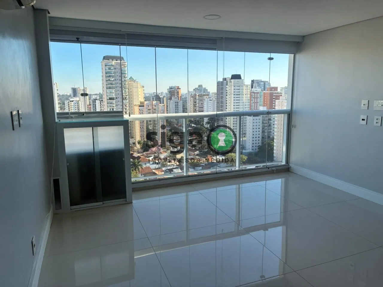 Imagem LOCAÇÃO Apartamento (Semi Mobiliado) Campo Belo com 2 quartos, uma suíte e duas Vagas