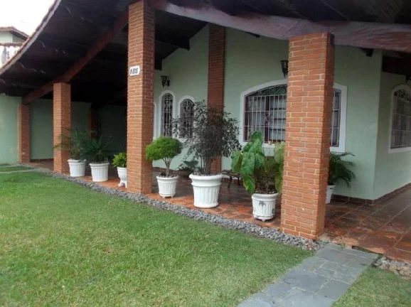 Imagem CASA LADO PRAIA EM TRES LOTES COM PISCINA