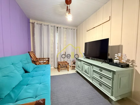 Imagem Casa de madeira muito bem localizada entre os bairros Iririú e saguaçu!