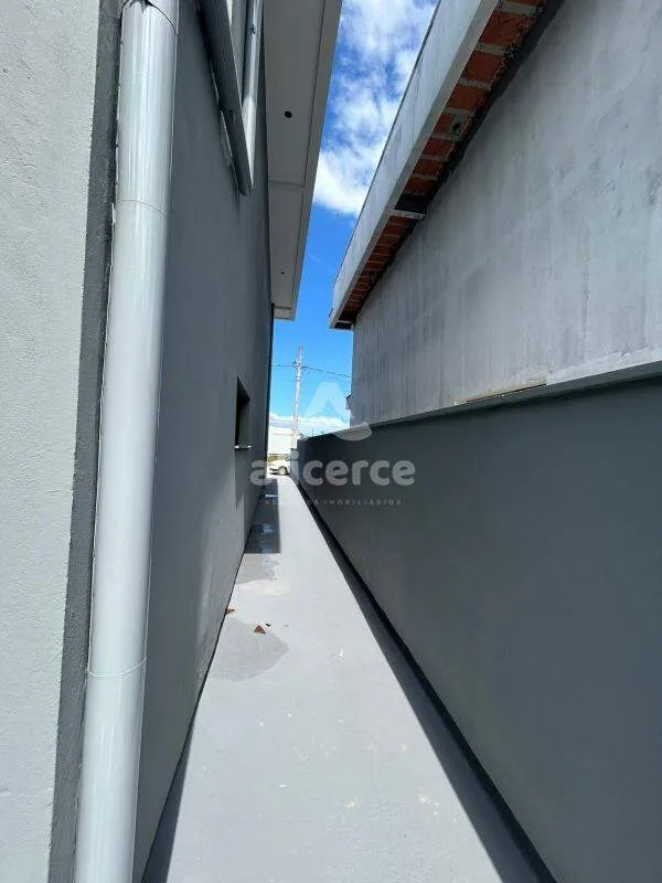 Imagem Sobrado à venda com 2 quartos 2 suítes, 87m² em Forquilhas São José
