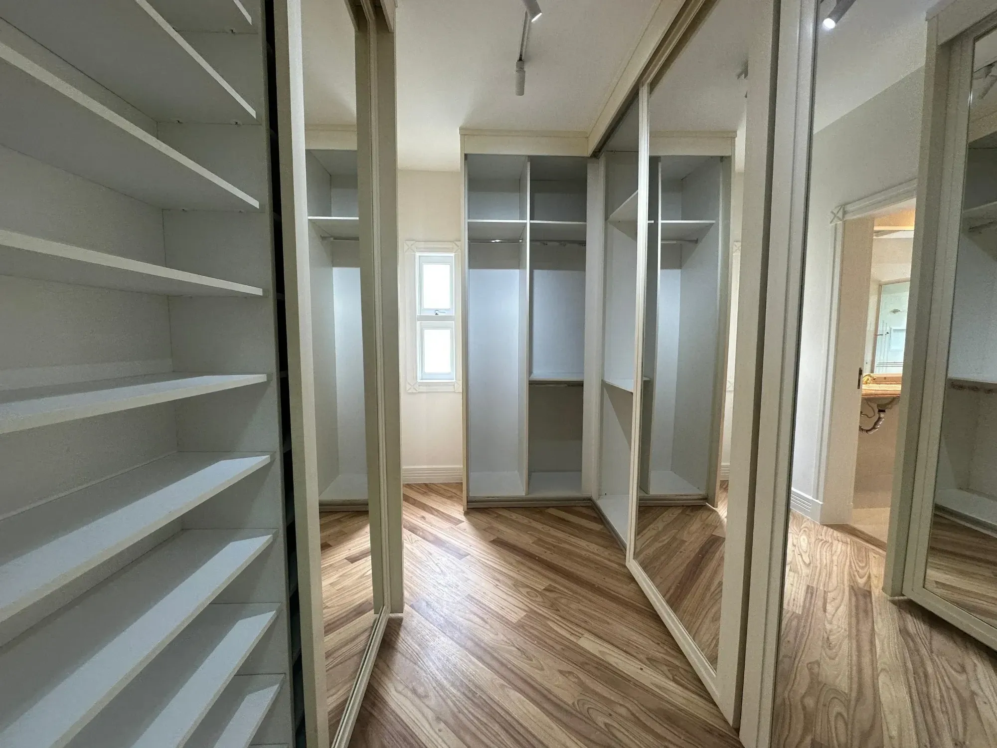 Imagem Sobrado com 4 Quartos à Venda, 450 m² em Alphaville Residencial Plus - Barueri