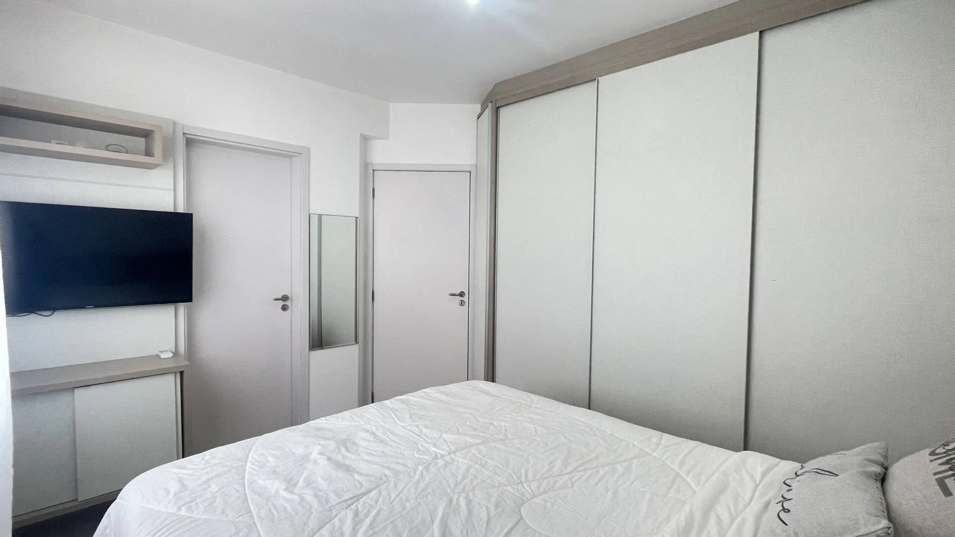 Imagem Apartamento para alugar em Canasvieiras 2 quartos com suíte e sacada