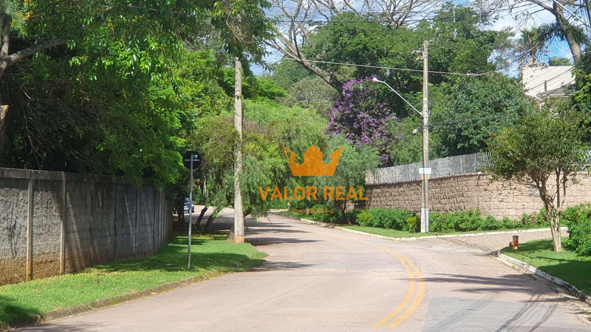 Imagem Terreno alto padrão AT 2.054 m², em rua com total segurança, sem taxa de condomínio. O melhor da Malota ao seu dispor, com o menor valor m2.