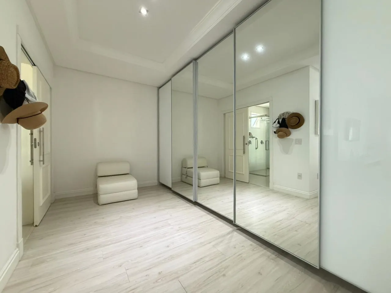 Imagem Apartamento à venda com 281m2 por R$ 8.800.000,00
