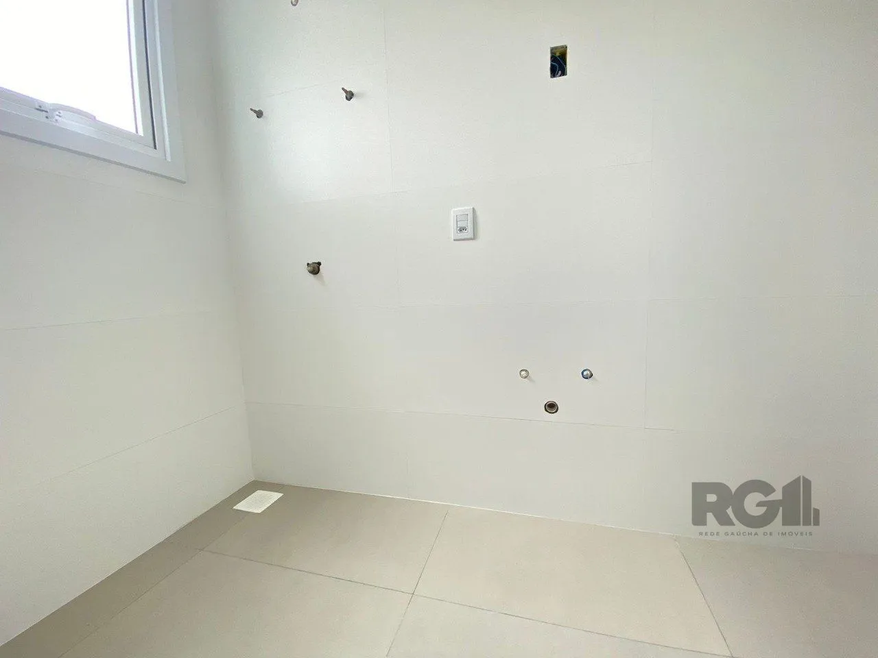 Imagem Casa em condomínio com 3 dormitórios, sendo todos suítes em Torres