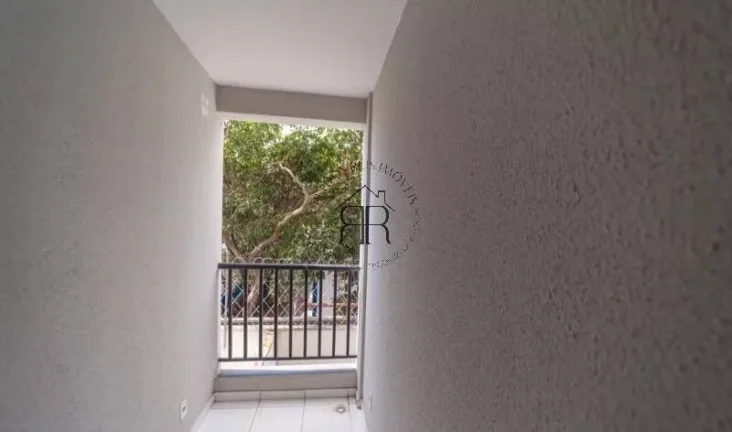 Imagem Este encantador apartamento está localizado na vibrante cidade de São Paulo, oferecendo uma combin...