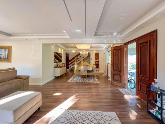 Imagem Casa com 5 quartos sendo 3 suítes perto do Clube Comay e da Feirinha do Alto de Teresópolis!