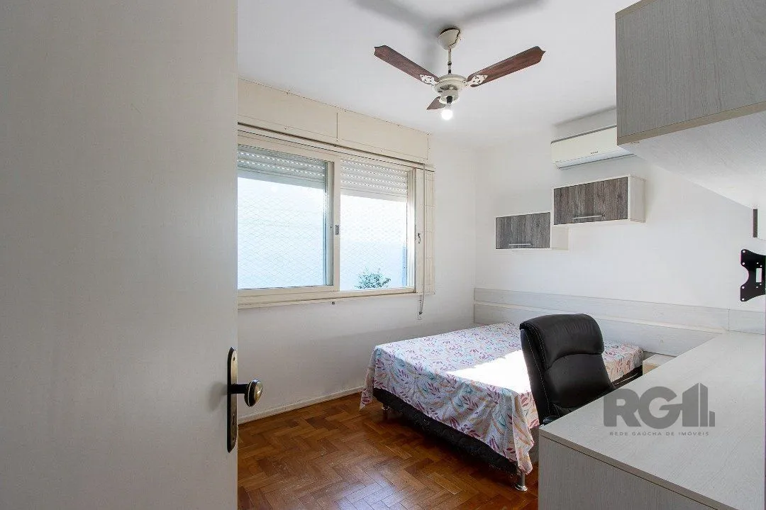Imagem Casa térrea, com 3 dormitórios, 1 suíte, no bairro Ipanema.