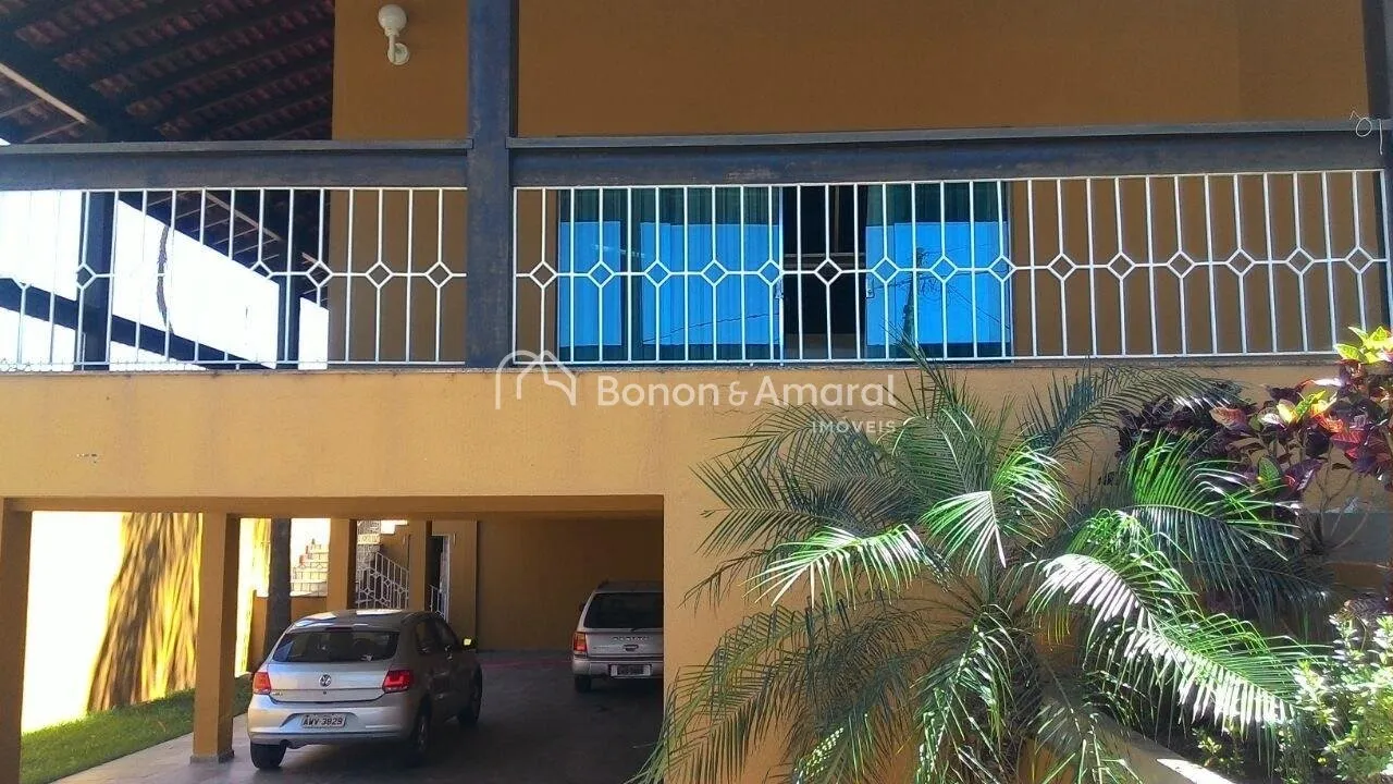 Imagem Imponente residência em zona comercial
