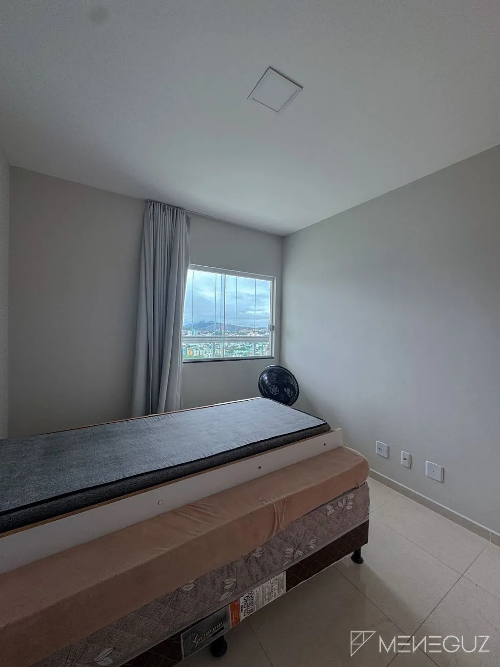 Imagem Apartamento mobiliado de 3 quartos na Avenida Praiana - andar alto, vista para as montanhas e vista discreta para o mar!