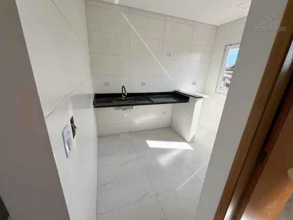Imagem Casa de condomínio na Vila Tupi, 2 Dormitórios com Suíte! Sobreposta Alta!