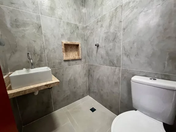 Imagem CASA SOBREPOSTA BAIXA NOVA EM FINO ACABAMENTO NO EMBARÉ