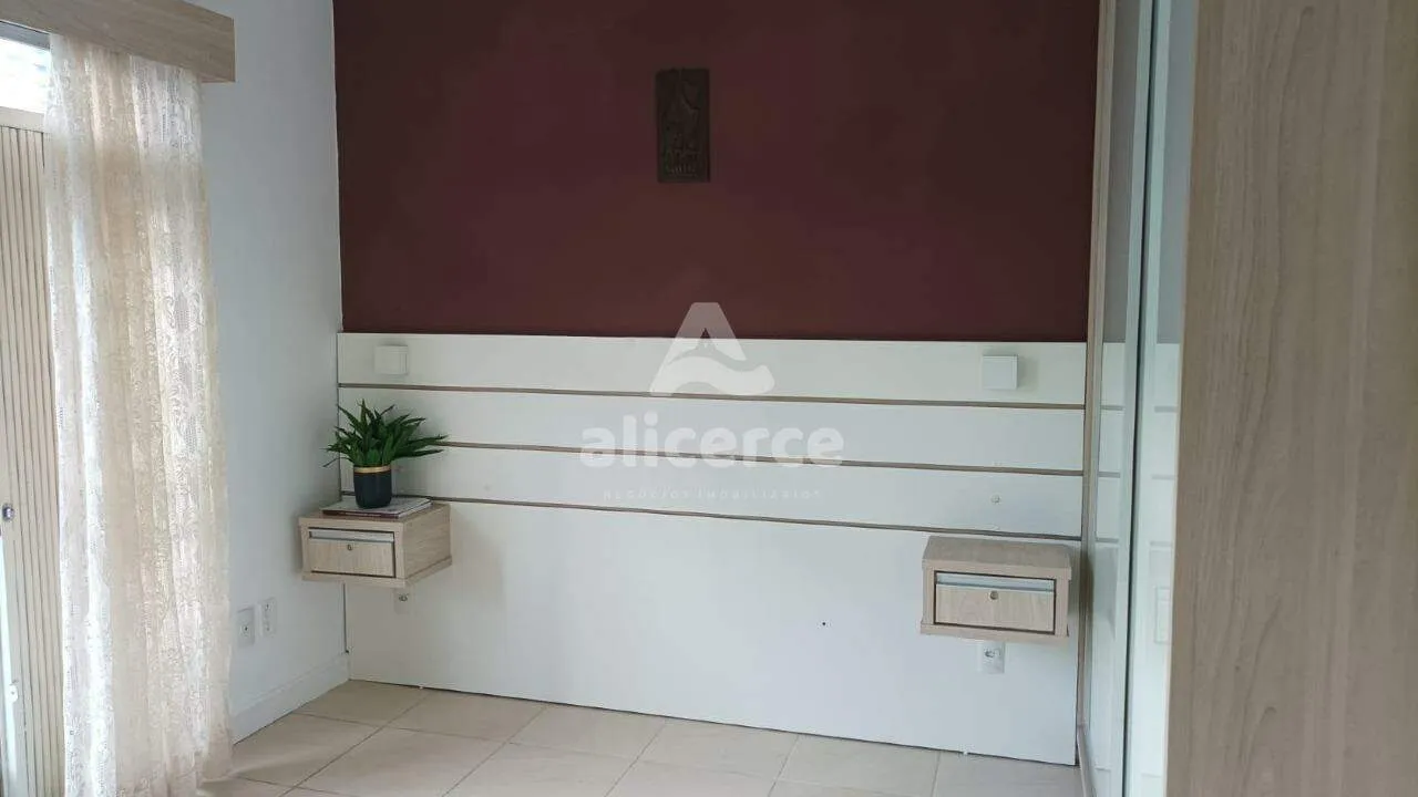 Imagem Casa para aluguel com 3 quartos, 1 suíte, sacada e garagem no Estreito. A uma quadra da Beira-Mar Continental.