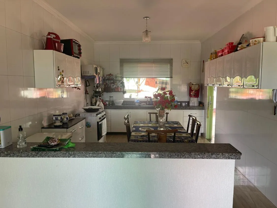 Imagem Vendo uma excelente casa em Crucilância/MG ( Valor 500.000,00 )