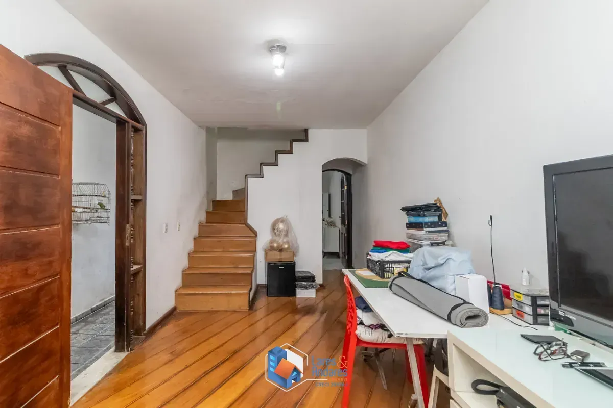 Imagem Sobrado para venda em Vila Bandeirantes com 3 quartos, 131m²
