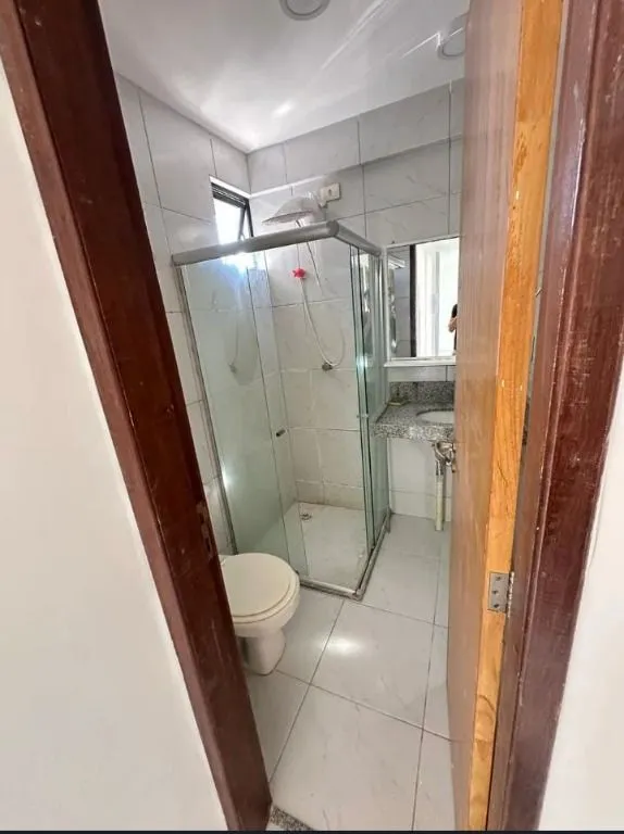 Imagem Apartamento em Tambauzinho com 2 quartos, varanda e lazer na cobertura, ideal para morar ou investir perto das praias de João Pessoa.
