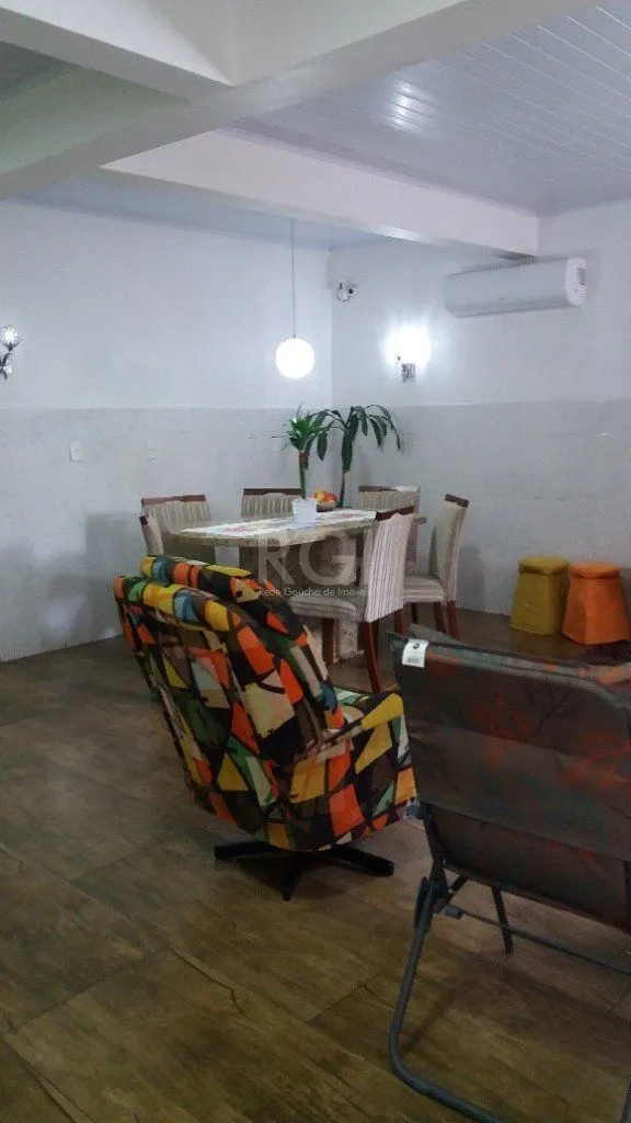Imagem Casa para Venda - 228m², 3 dormitórios, 3 vagas - Teresópolis