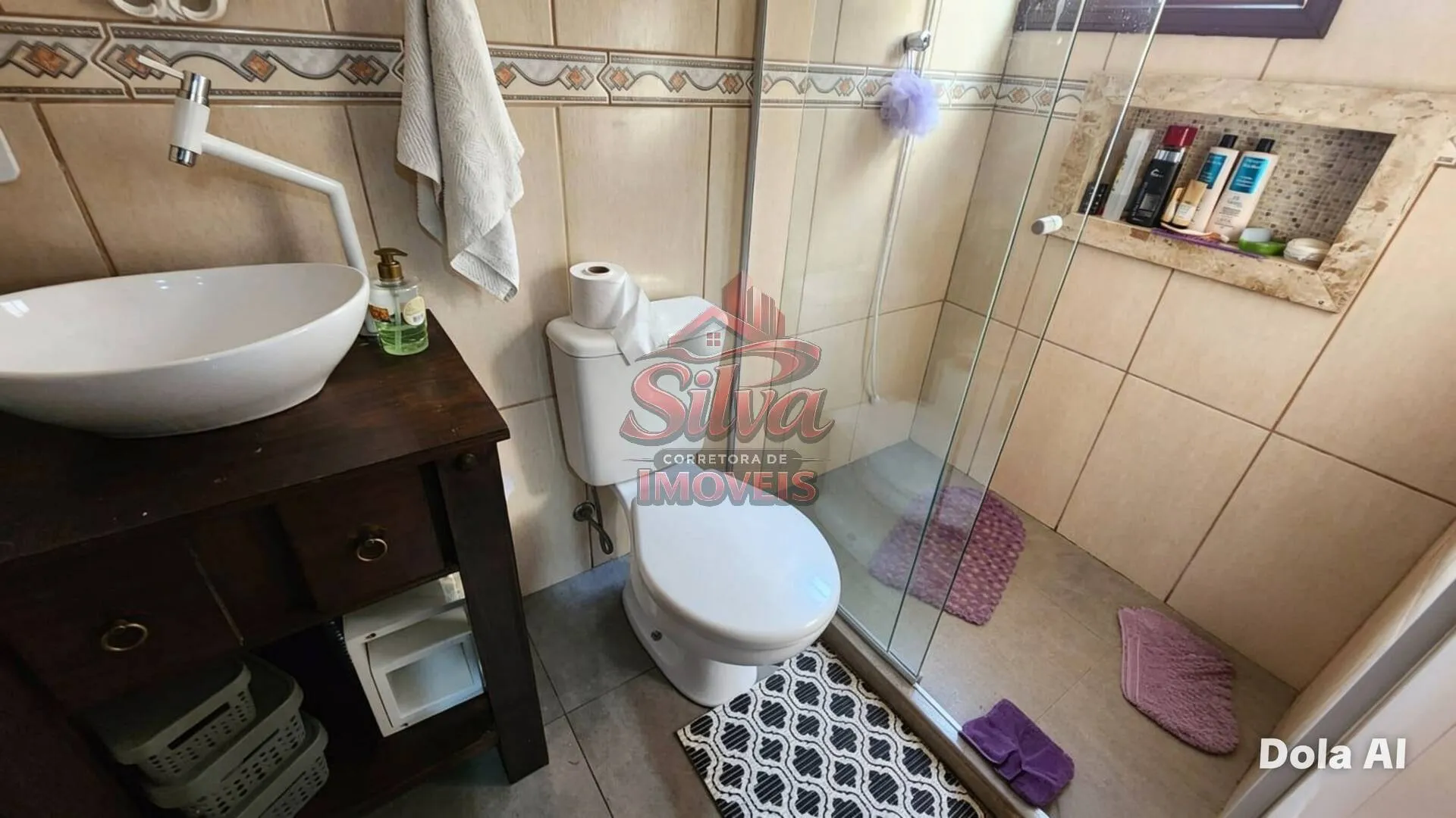 Imagem C756 |Casa com 4 Dormitórios e Piscina a 250 Metros do Mar