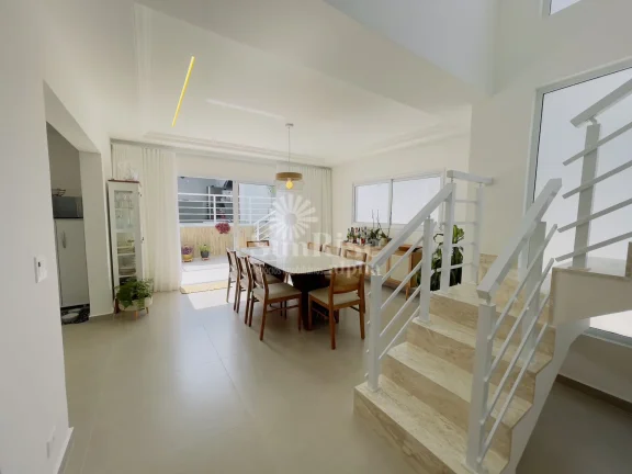 Imagem Casa a venda com 3 quartos e 4 vagas 300 m² Alphaville R$2.500.000 - Valville 1 - Santana de Parnaíba/SP