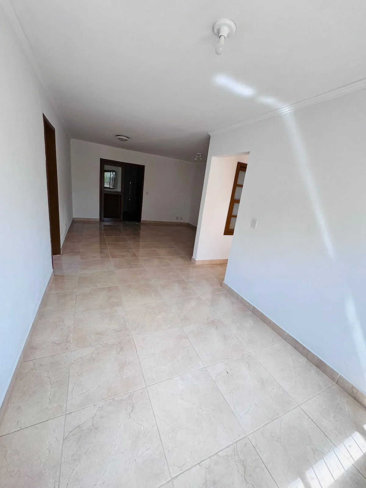 Imagem Casa no bairro Guarujá - 3 dormitórios - 1 suíte