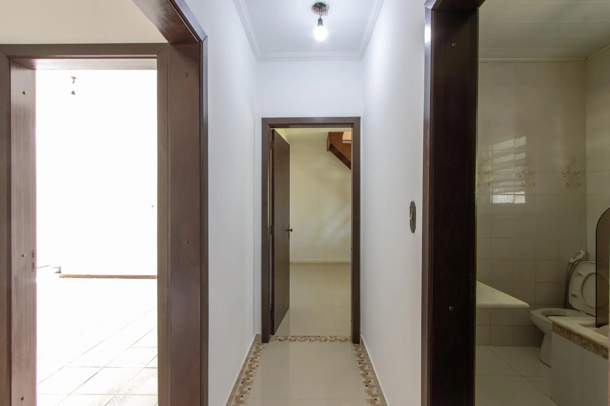 Imagem Casa Residencial à Venda no Bairro Guarujá, Porto Alegre, RS