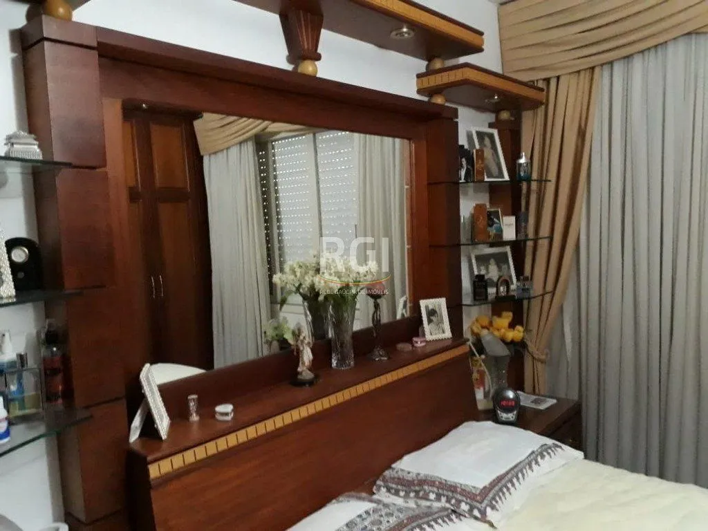 Imagem Casa para Venda - 197m², 3 dormitórios, 4 vagas - Sarandi