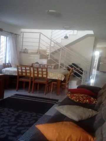 Imagem VENDA DE SOBRADO NO JARDIM PLANALTO, EM ARUJÁ/SP, 160m² com 3 suítes, 2 c/ sacada, sala de estar, copa, cozinha e garagem para 2 autos. CONSULTE-NOS.