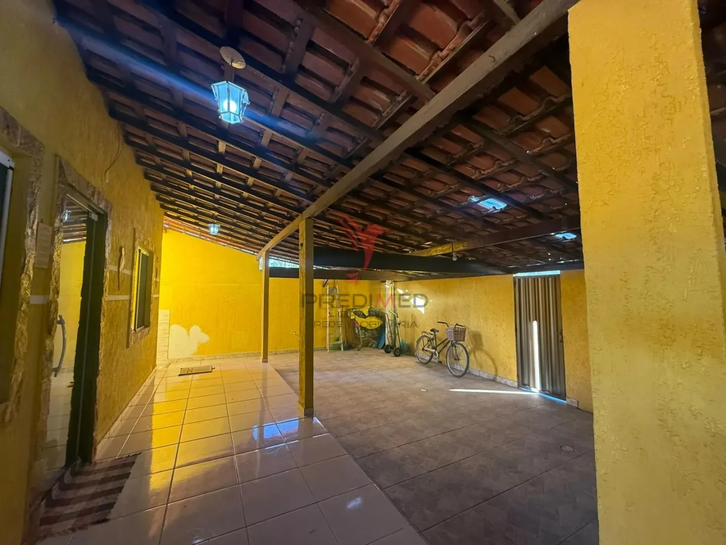 Imagem CASA À VENDA COM PISCINA - R$ 400.000