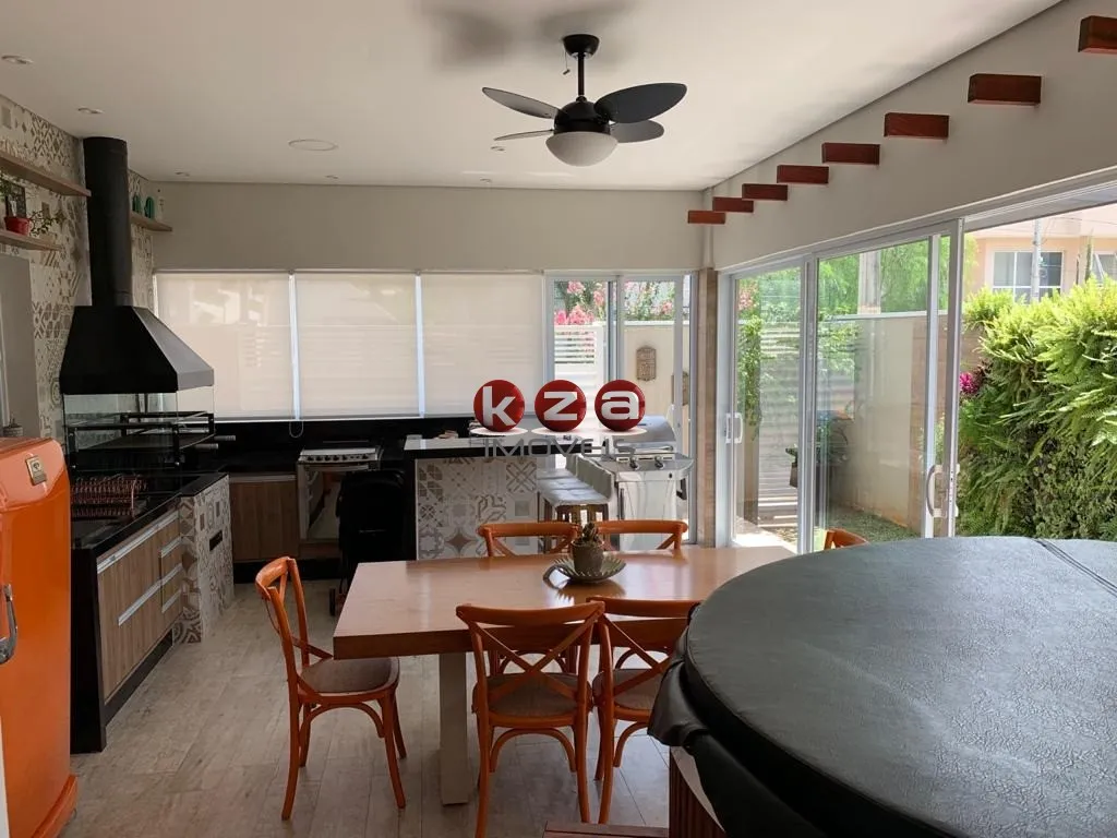 Imagem Impecável casa em condomínio à venda em Valinhos-SP, bairro Pinheiro: 3 quartos, 3 suítes, 3 salas, 5 banheiros, 4 vagas, 265m².