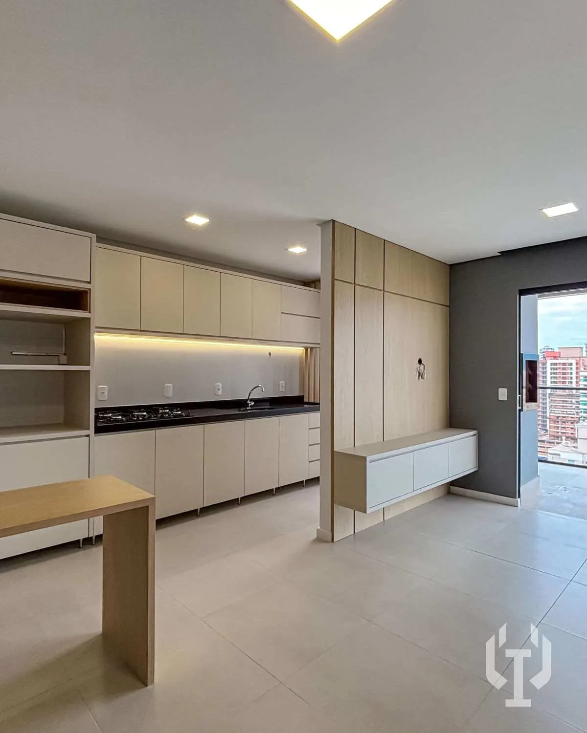 Imagem Apartamento semimobiliado com 2 suítes em Itapema