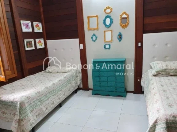 Imagem Excelente casa térrea, ampla, moderna, rústica, living, escritório, lavabo, 3 suítes sendo a mas...