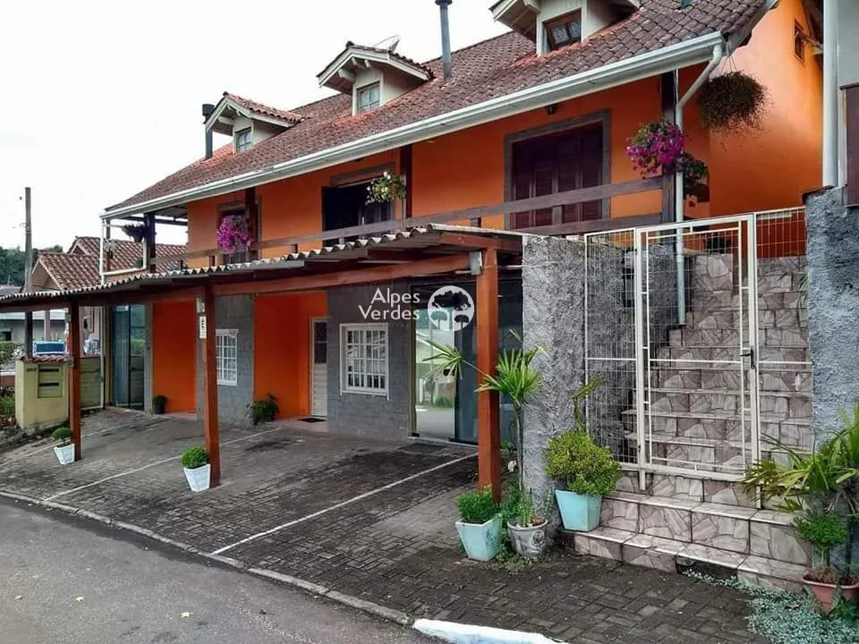 Foto do imóvel Vende-se Pousada com 13 dormitórios a cerca de 1,5 KM da Rua Coberta Gramado