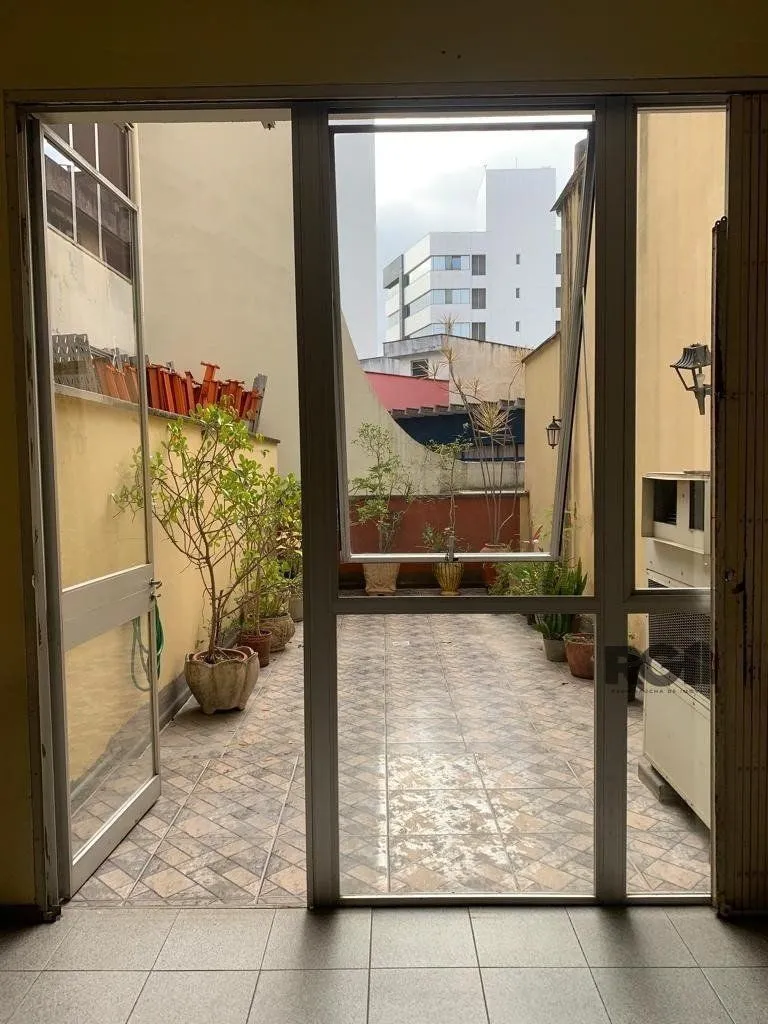 Imagem Loja comercial, disponível para venda e locação na Avenida Cristóvão Colombo