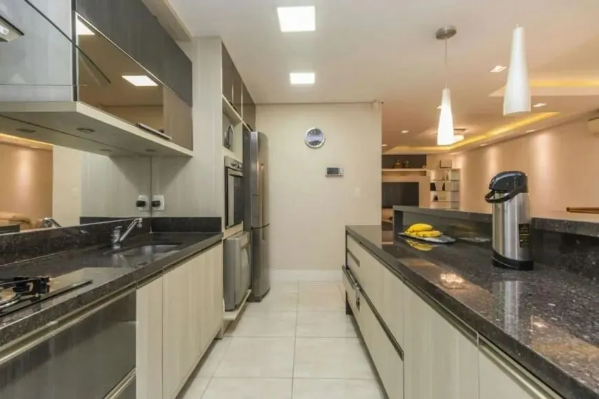Imagem Casa Seminova 3 Dorm com Pátio e 4 Vagas no Jardim Planalto