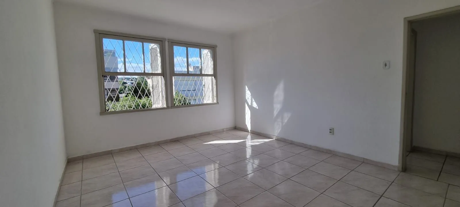 Imagem Apartamento 106m², 3 dorm, 2 banh, 1 ape por andar, Medianeira, Porto Alegre, RS