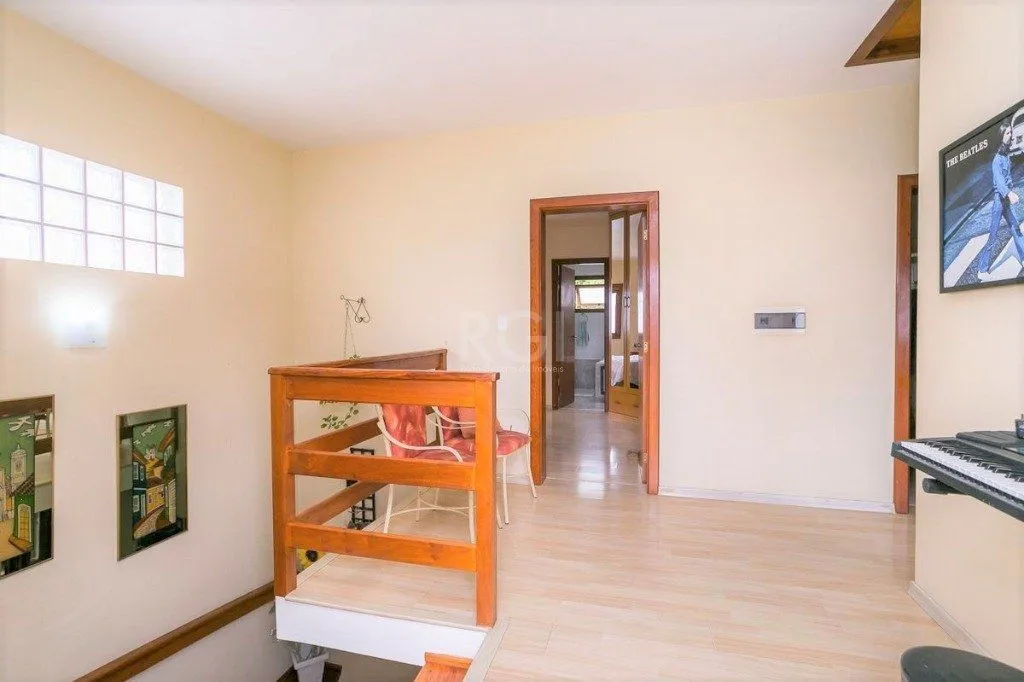 Imagem Casa para Venda - 279m², 3 dormitórios, sendo 1 suites, 4 vagas - Teresópolis
