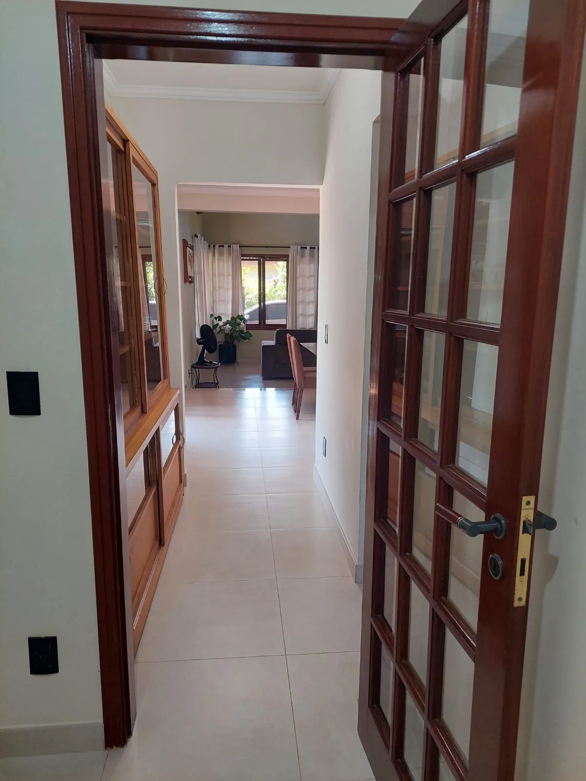 Imagem Casa 4 dorm escritório lareira sala de jogos de Esquina com 438m² Cond Vivendas do Lago