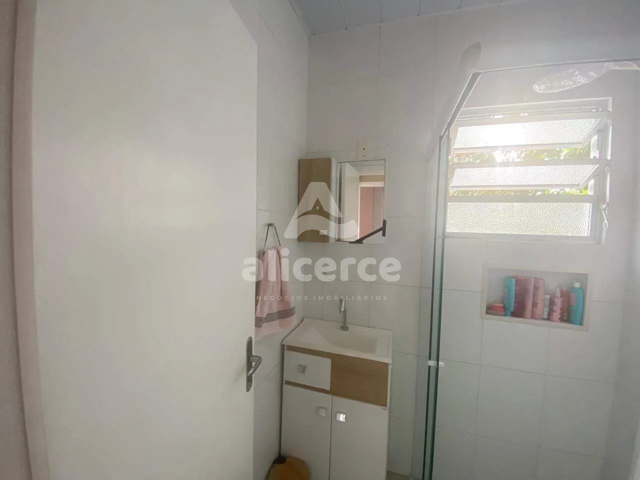 Imagem Excelente oportunidade Casa com terreno com 432 m² e 02 Salas comerciais - Florianópolis!