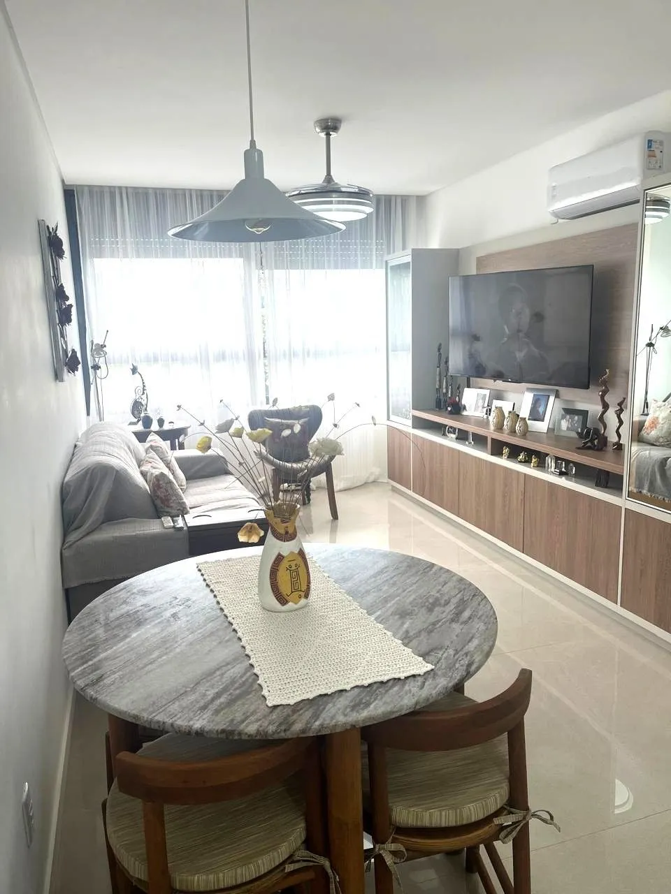 Imagem Apartamento no bairro Cristal de 2 dormitórios e vaga MOBILIADO