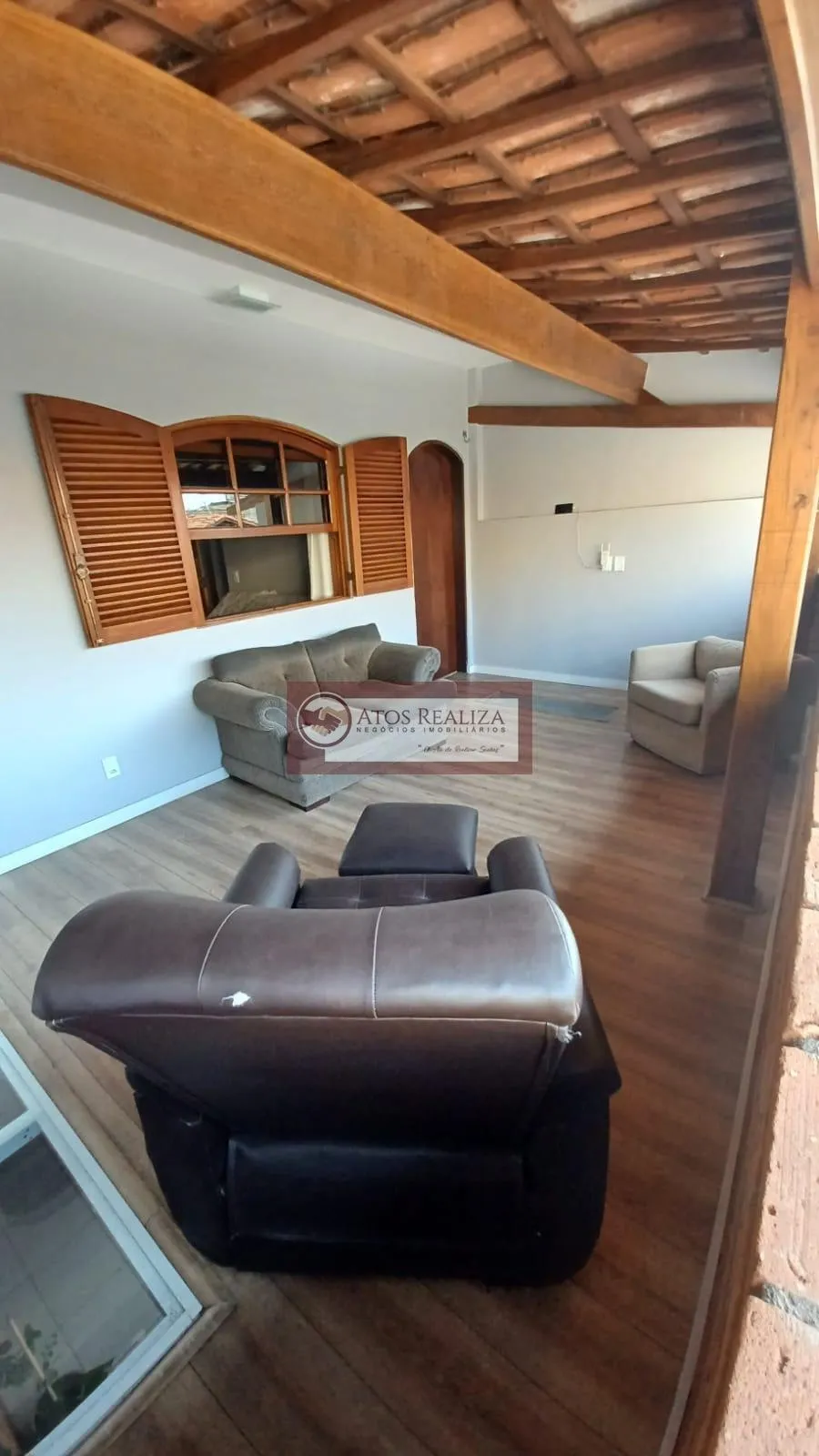 Imagem Alugo casa no Jardim Germania. Sobrado com 200m² de àrea util, 3 Dormitirios com planejados, sendo 2 Suítes, 2 salas, 6 banheiros, 2 vagas de garagem coberta, area de serviço com pia e churrasqueira, com àrea de serviço, Agende uma visita.