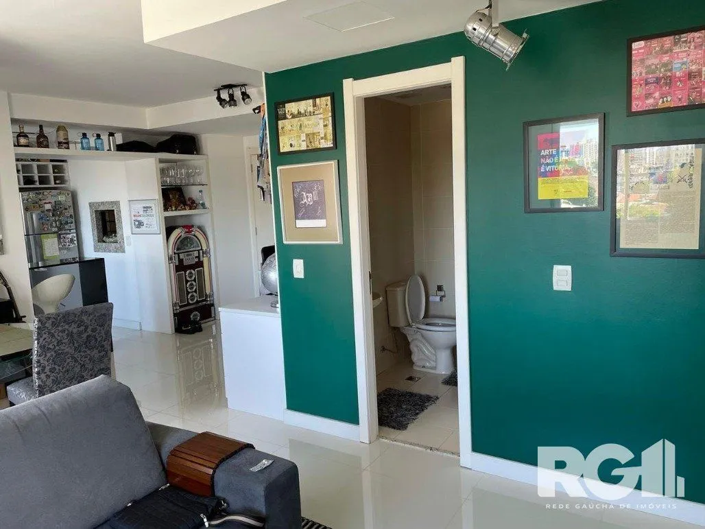 Imagem Apartamento à venda com 2 dormitórios transformado em 1 (facilmente reversível), suíte, com 69,04m², 2 vagas de garagem.
