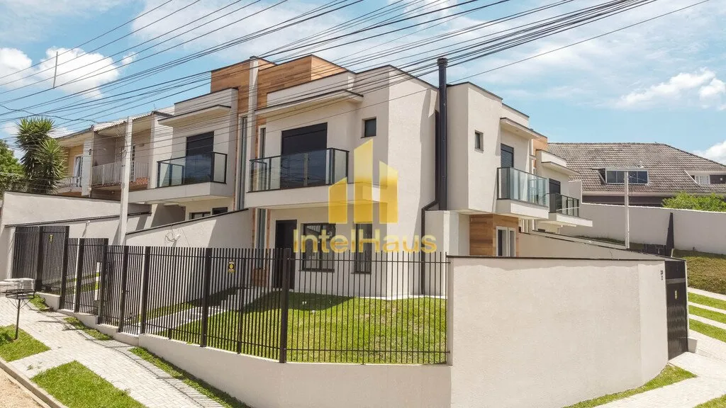 Imagem Sobrado no bairro Atuba, em Curitiba, ideal para quem busca conforto, segurança e praticidade em um...